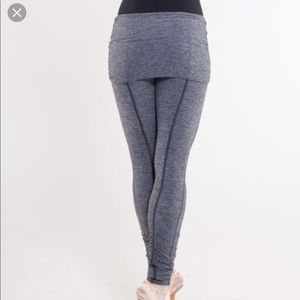 Lululemon chasse tights with attached skirt